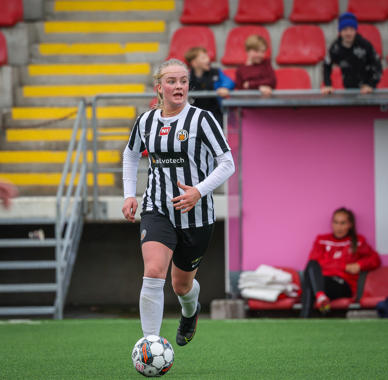 Myndaveisla: Valur vann KR auðveldlega