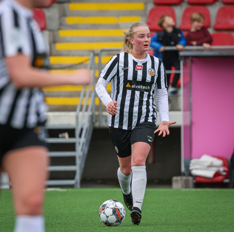 Myndaveisla: Valur vann KR auðveldlega