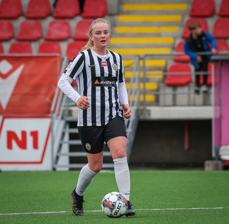 Myndaveisla: Valur vann KR auðveldlega