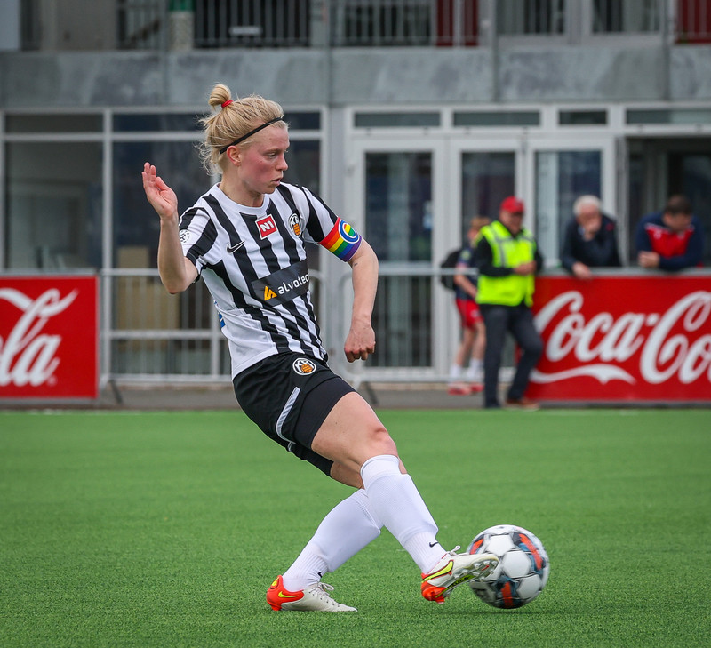 Myndaveisla: Valur vann KR auðveldlega