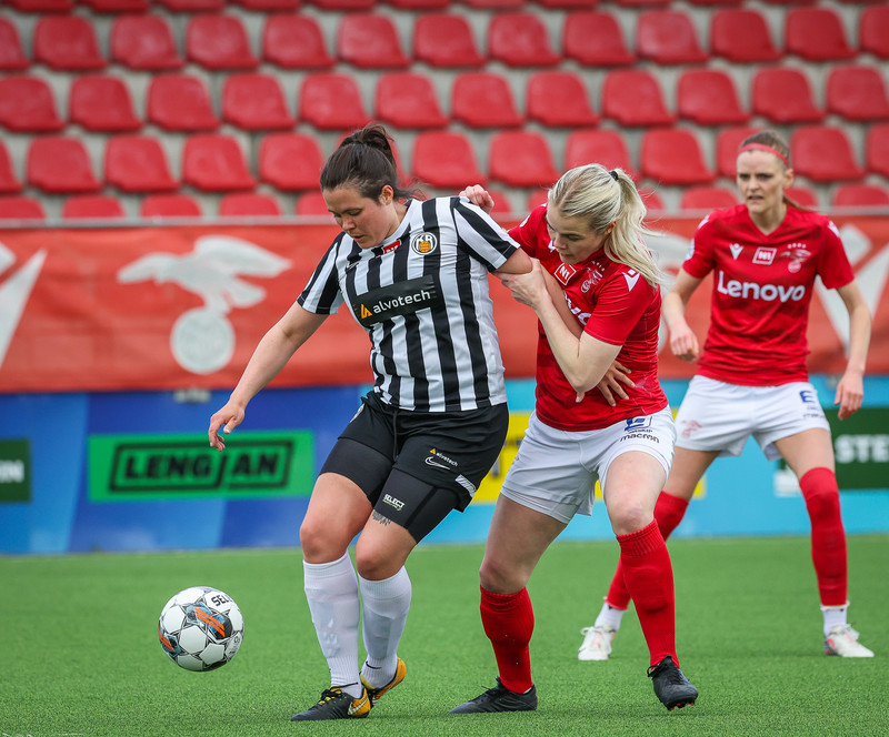 Myndaveisla: Valur vann KR auðveldlega