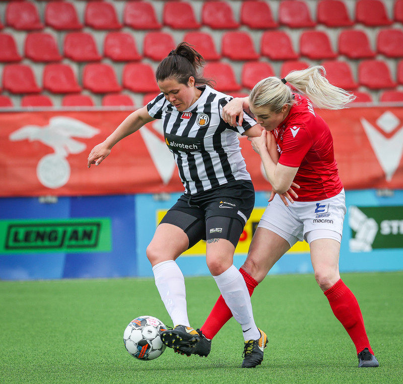 Myndaveisla: Valur vann KR auðveldlega