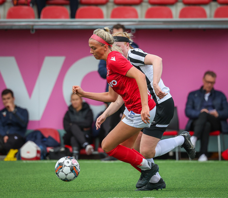 Myndaveisla: Valur vann KR auðveldlega