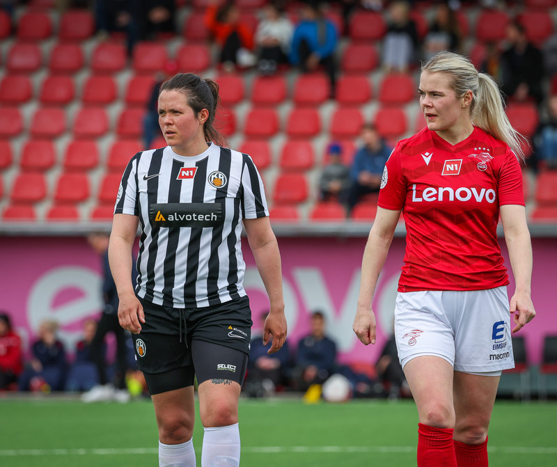 Myndaveisla: Valur vann KR auðveldlega