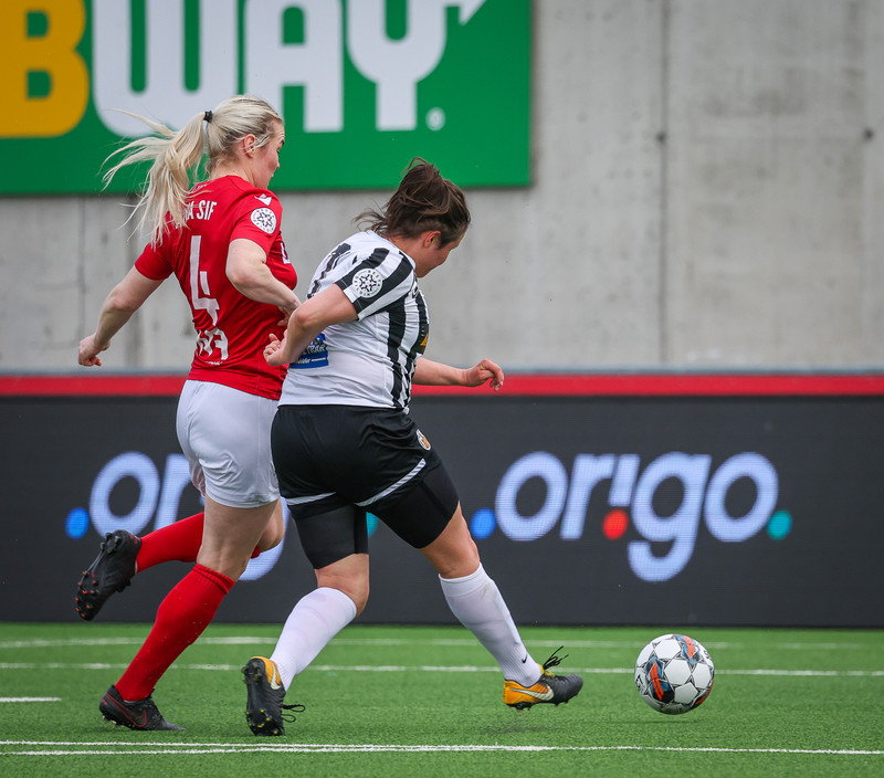 Myndaveisla: Valur vann KR auðveldlega