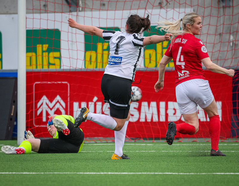 Myndaveisla: Valur vann KR auðveldlega