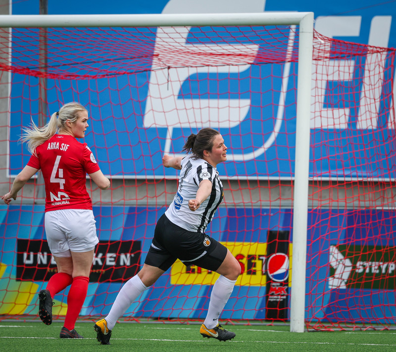 Myndaveisla: Valur vann KR auðveldlega