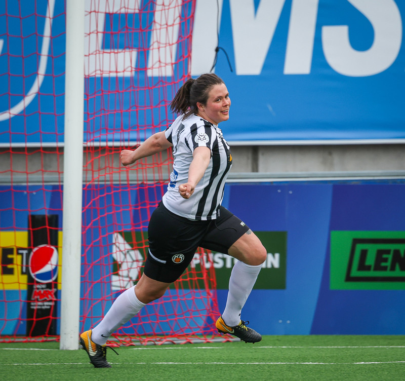 Myndaveisla: Valur vann KR auðveldlega