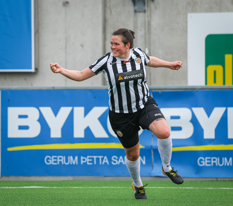 Myndaveisla: Valur vann KR auðveldlega