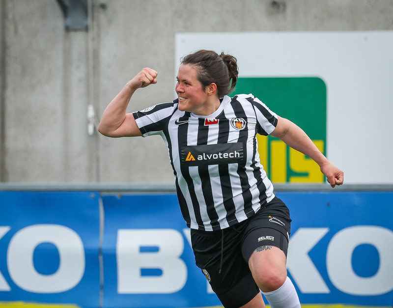 Myndaveisla: Valur vann KR auðveldlega