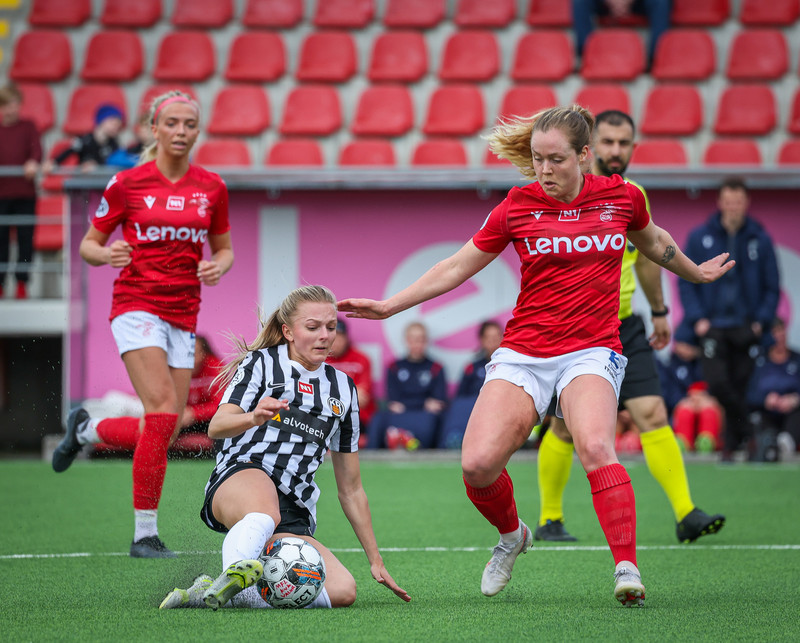 Myndaveisla: Valur vann KR auðveldlega