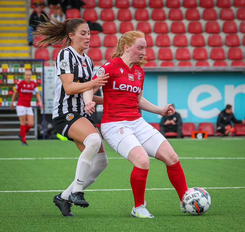 Myndaveisla: Valur vann KR auðveldlega