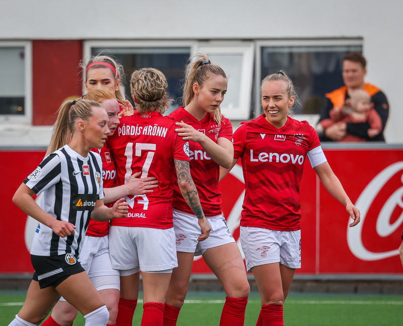 Myndaveisla: Valur vann KR auðveldlega