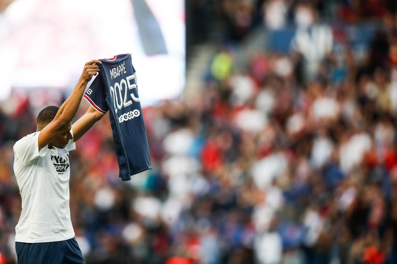 Kylian Mbappe verður langlaunahæsti leikmaður heims