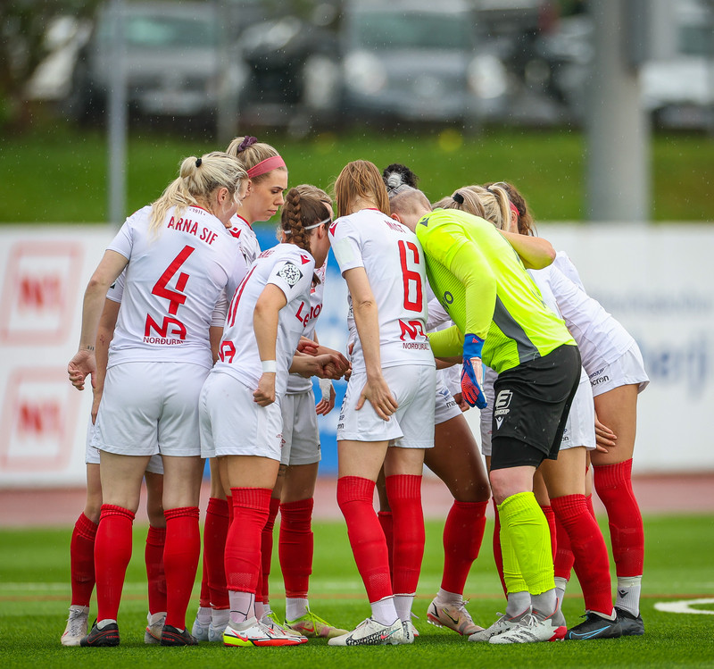 Myndaveisla: Valur vann Breiðablik í toppslagnum