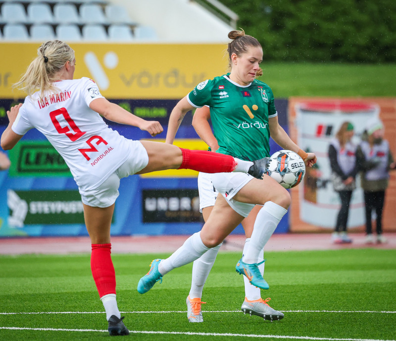 Myndaveisla: Valur vann Breiðablik í toppslagnum