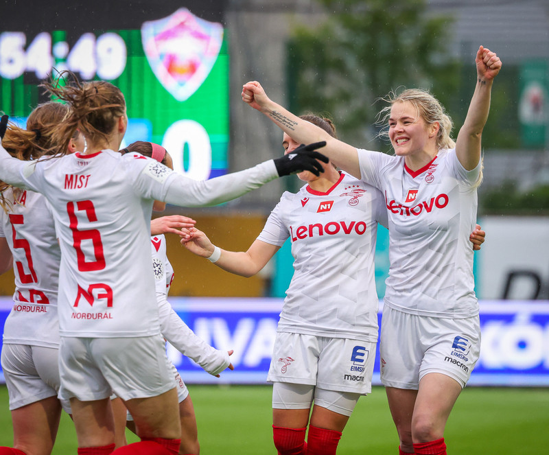 Myndaveisla: Valur vann Breiðablik í toppslagnum