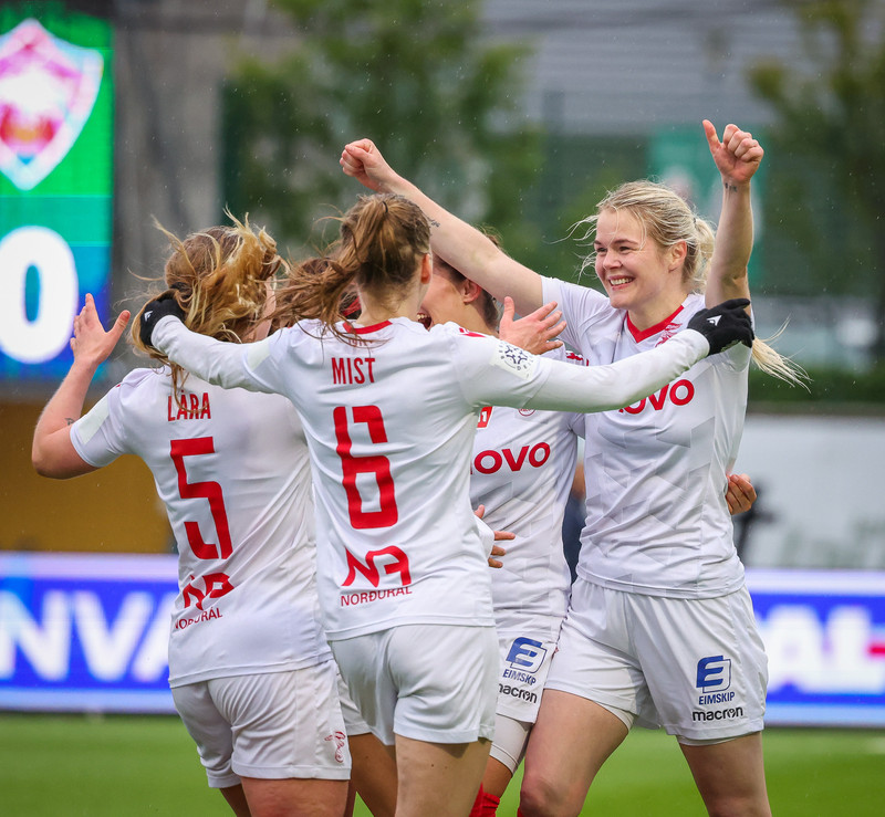 Myndaveisla: Valur vann Breiðablik í toppslagnum