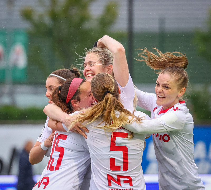 Myndaveisla: Valur vann Breiðablik í toppslagnum