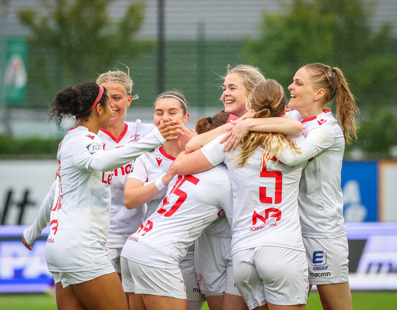 Myndaveisla: Valur vann Breiðablik í toppslagnum