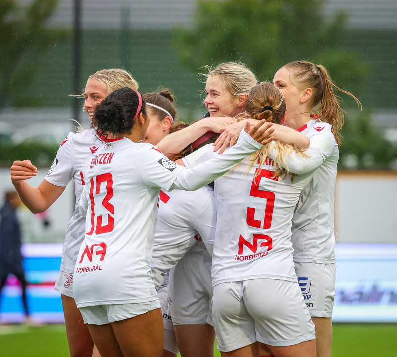 Myndaveisla: Valur vann Breiðablik í toppslagnum