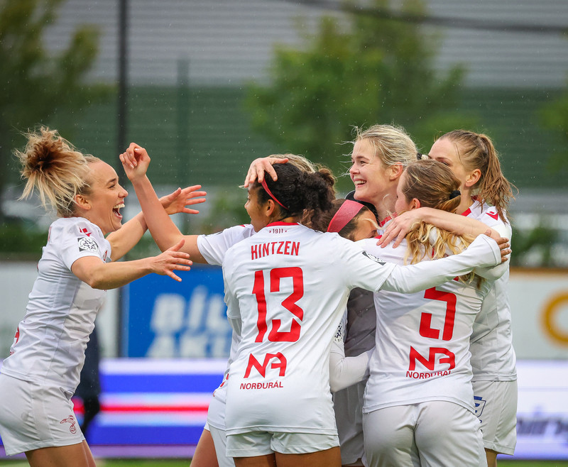 Myndaveisla: Valur vann Breiðablik í toppslagnum