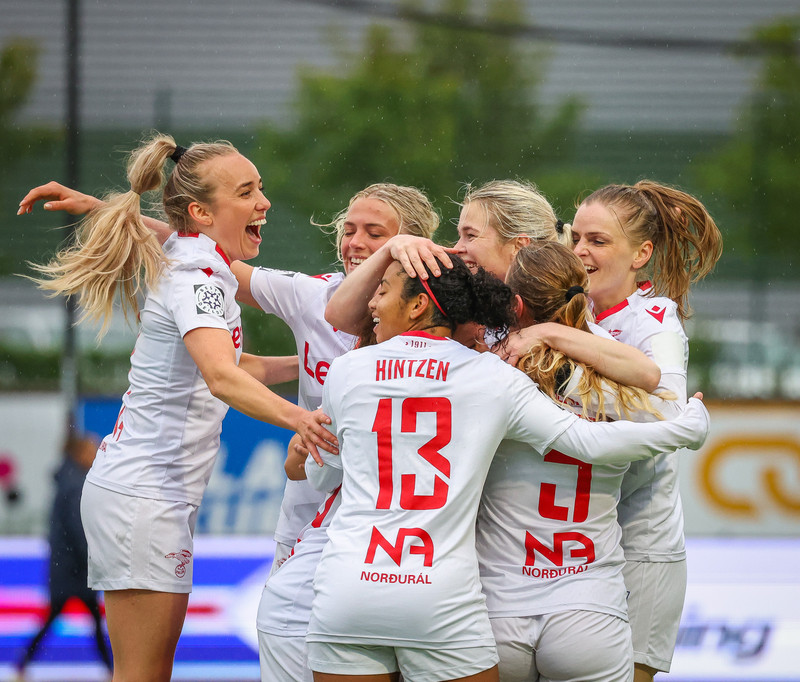Myndaveisla: Valur vann Breiðablik í toppslagnum