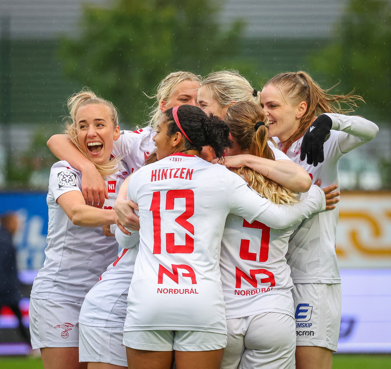 Myndaveisla: Valur vann Breiðablik í toppslagnum