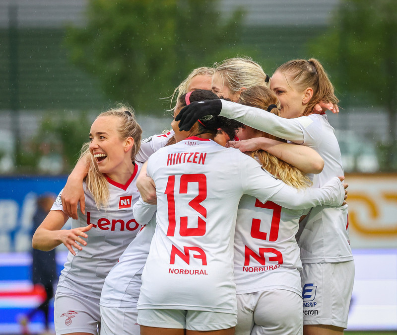 Myndaveisla: Valur vann Breiðablik í toppslagnum