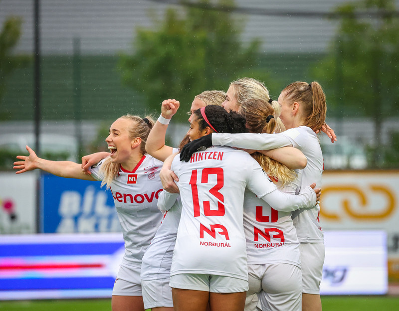 Myndaveisla: Valur vann Breiðablik í toppslagnum