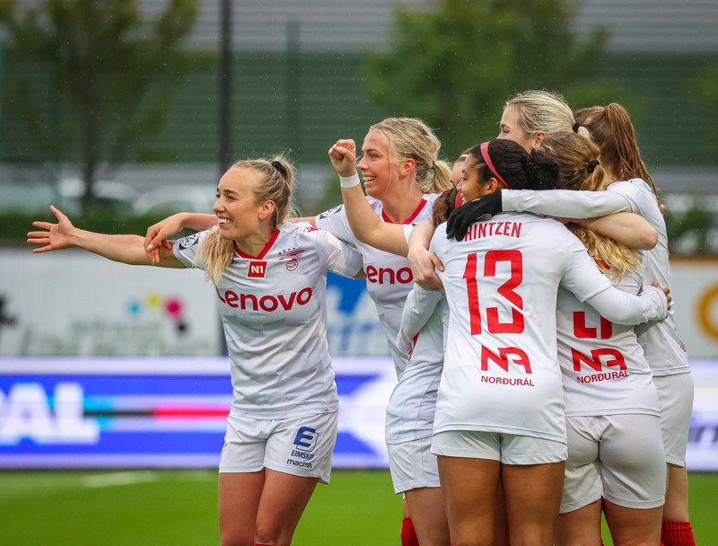 Myndaveisla: Valur vann Breiðablik í toppslagnum