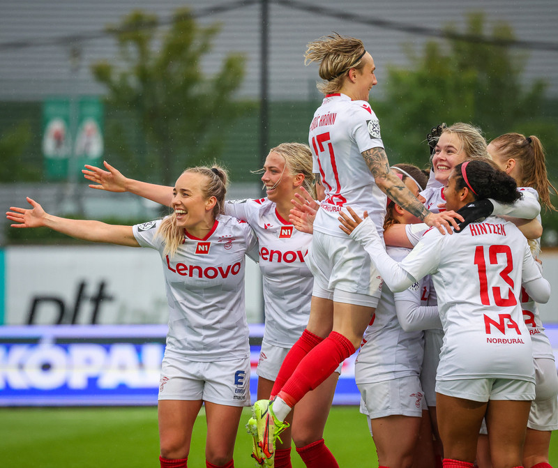 Myndaveisla: Valur vann Breiðablik í toppslagnum