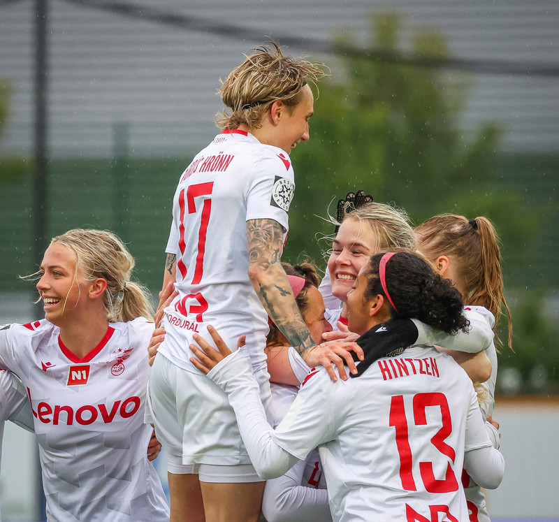 Myndaveisla: Valur vann Breiðablik í toppslagnum