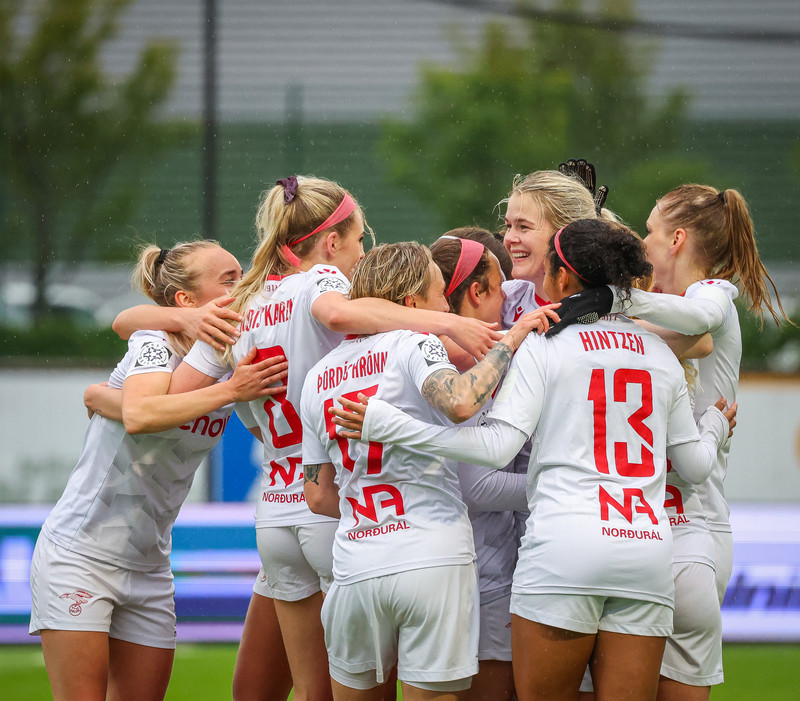 Myndaveisla: Valur vann Breiðablik í toppslagnum