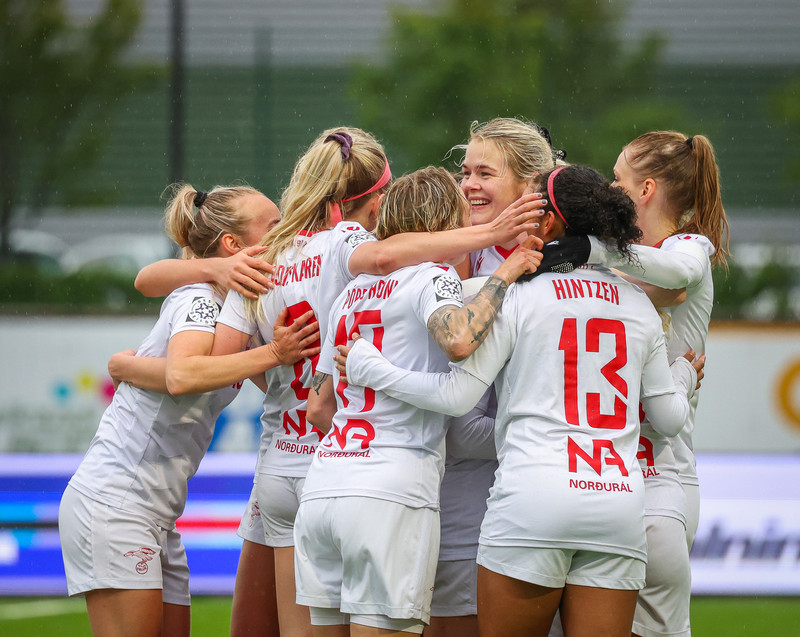 Myndaveisla: Valur vann Breiðablik í toppslagnum