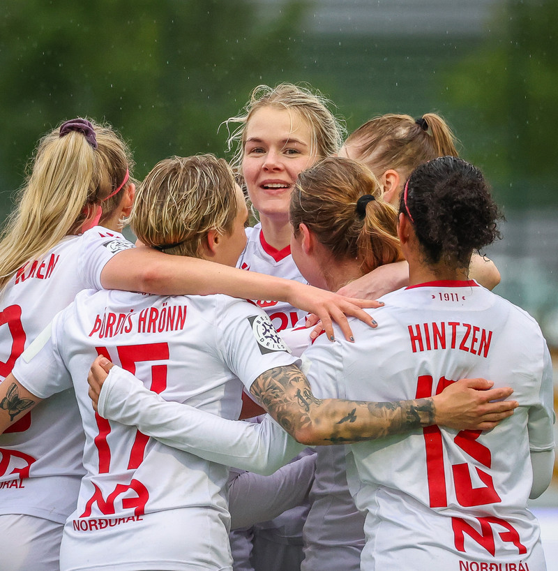 Myndaveisla: Valur vann Breiðablik í toppslagnum