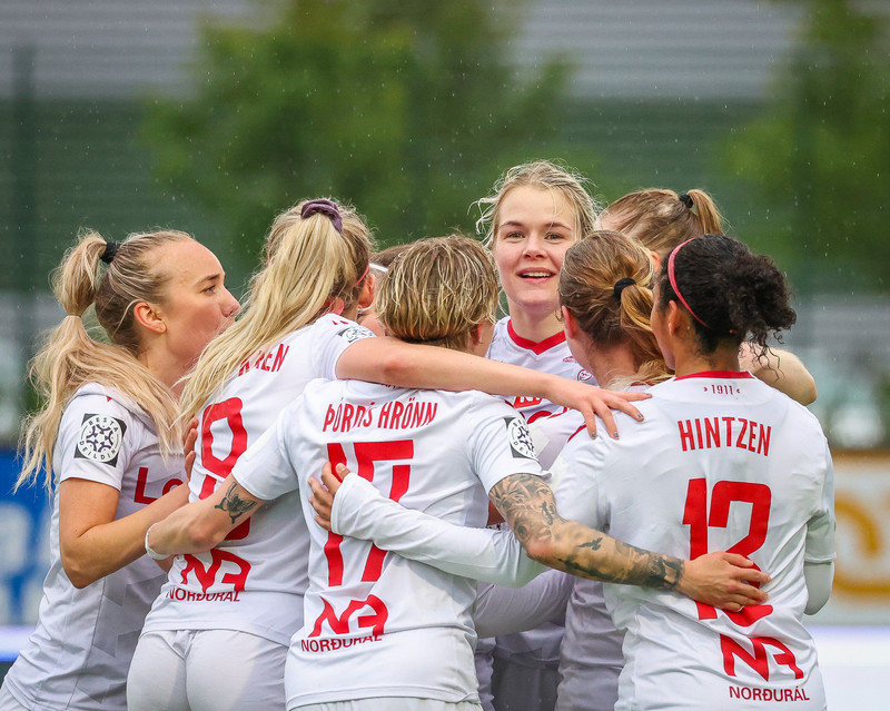 Myndaveisla: Valur vann Breiðablik í toppslagnum