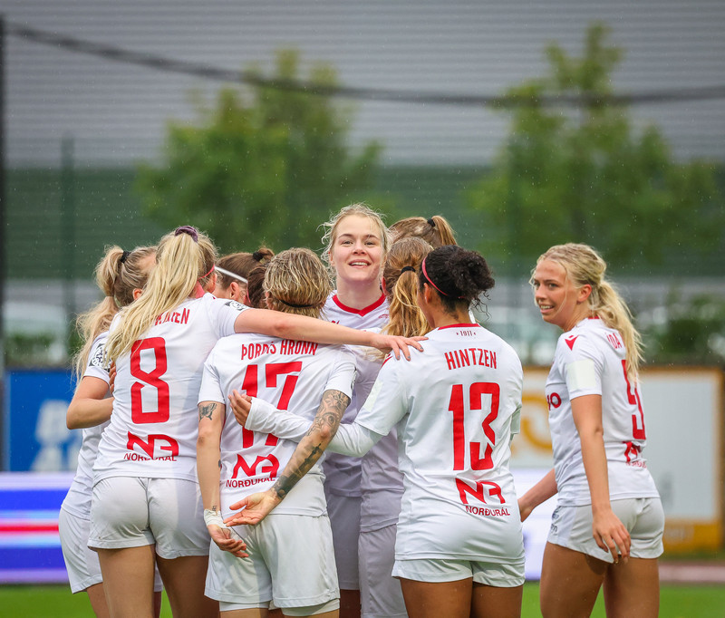 Myndaveisla: Valur vann Breiðablik í toppslagnum