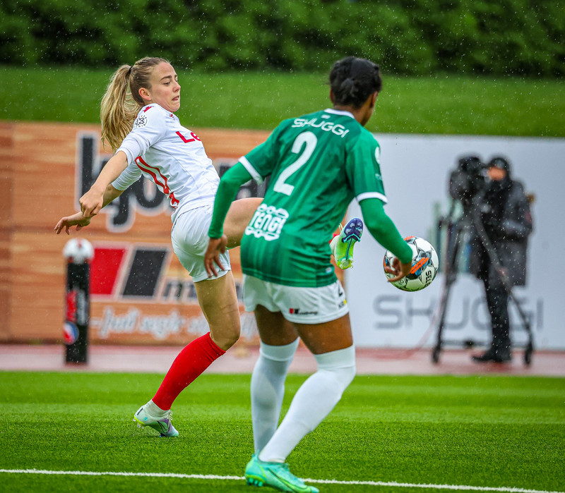 Myndaveisla: Valur vann Breiðablik í toppslagnum