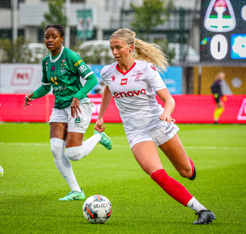 Myndaveisla: Valur vann Breiðablik í toppslagnum