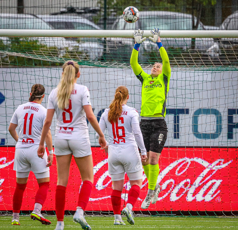 Myndaveisla: Valur vann Breiðablik í toppslagnum