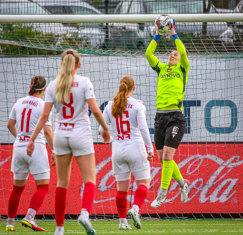 Myndaveisla: Valur vann Breiðablik í toppslagnum