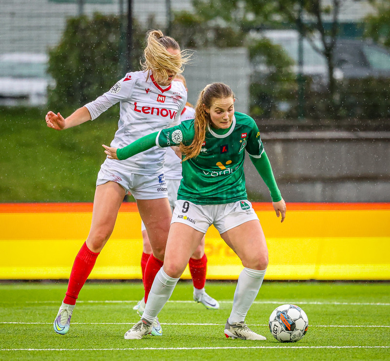 Myndaveisla: Valur vann Breiðablik í toppslagnum