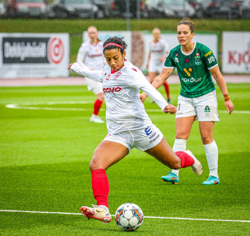 Myndaveisla: Valur vann Breiðablik í toppslagnum