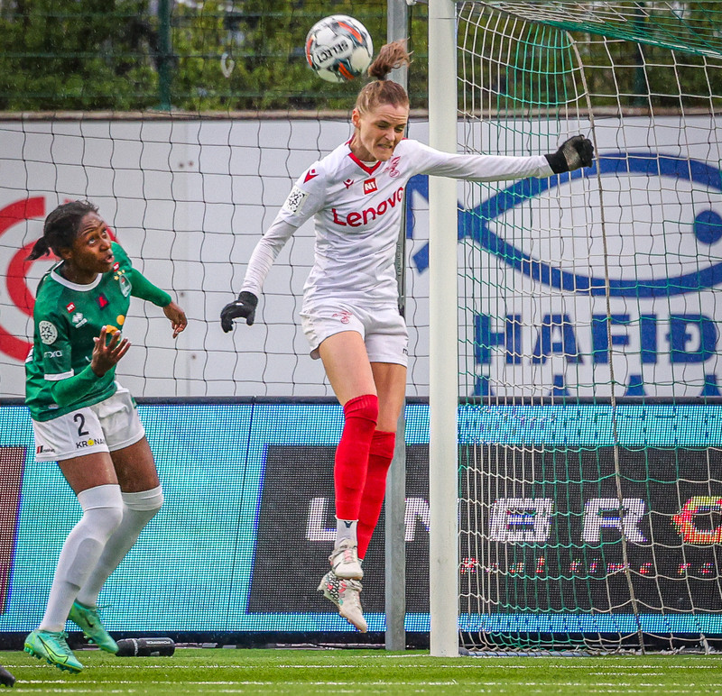 Myndaveisla: Valur vann Breiðablik í toppslagnum