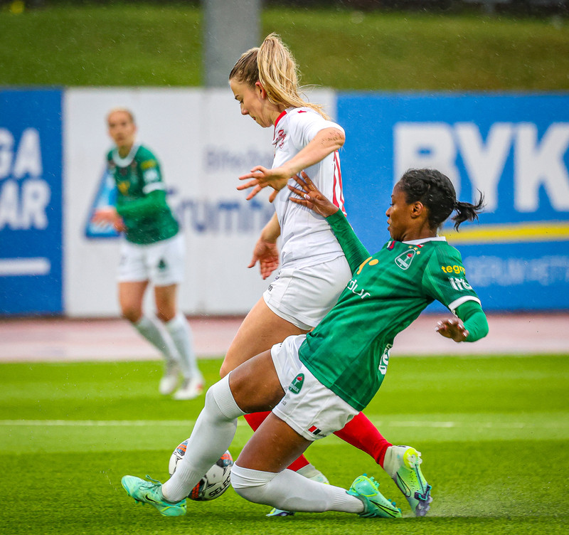 Myndaveisla: Valur vann Breiðablik í toppslagnum