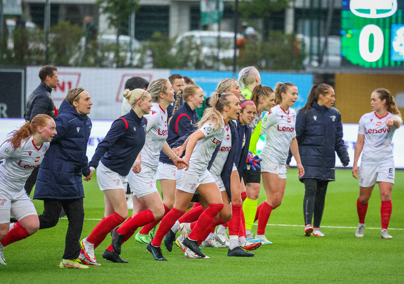 Myndaveisla: Valur vann Breiðablik í toppslagnum