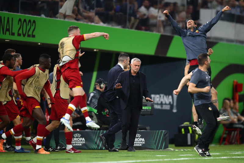 Jose Mourinho var ískaldur á hliðarlínunni er Zaniolo skoraði
