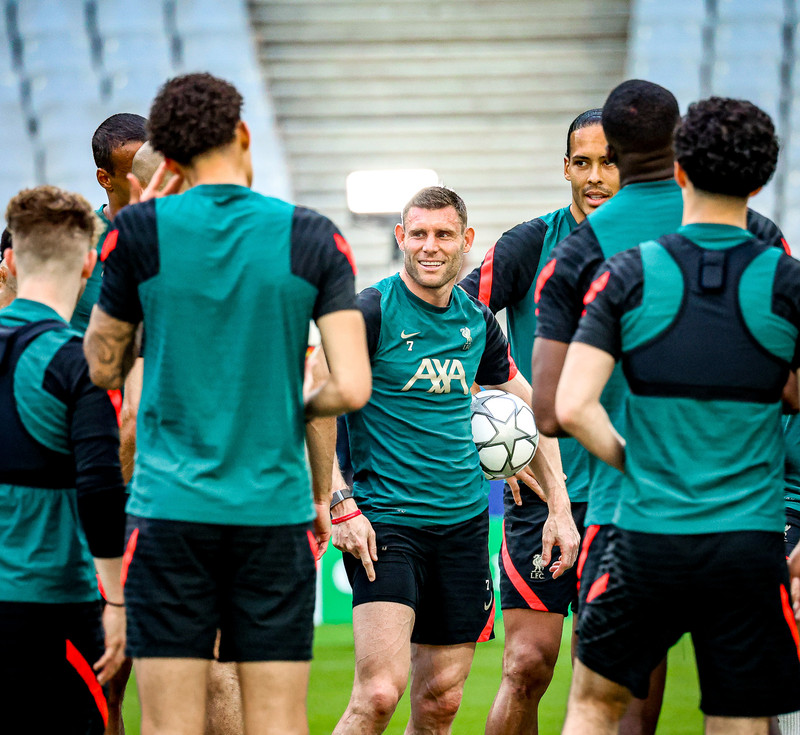 Milner með bandið og allir í stuði.