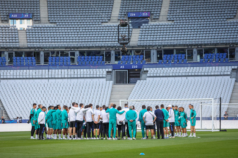 Myndaveisla frá æfingu Real Madrid á Stade de France